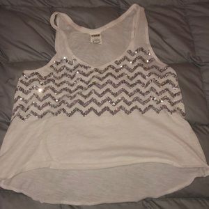 Flowy mid driff VS Pink shirt